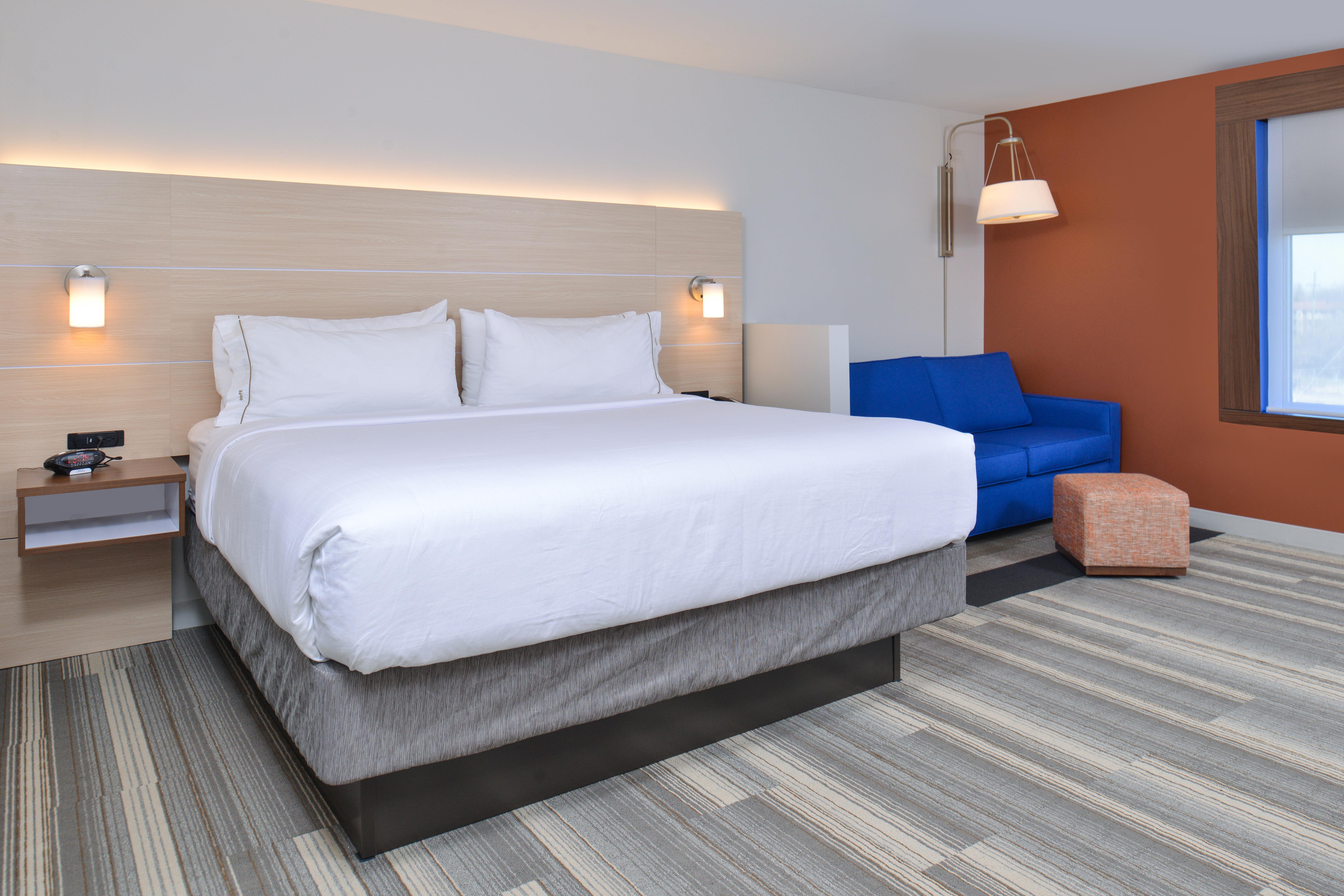 Holiday Inn Express & Suites Farmington Hills - Detroit By Ihg Exterior photo