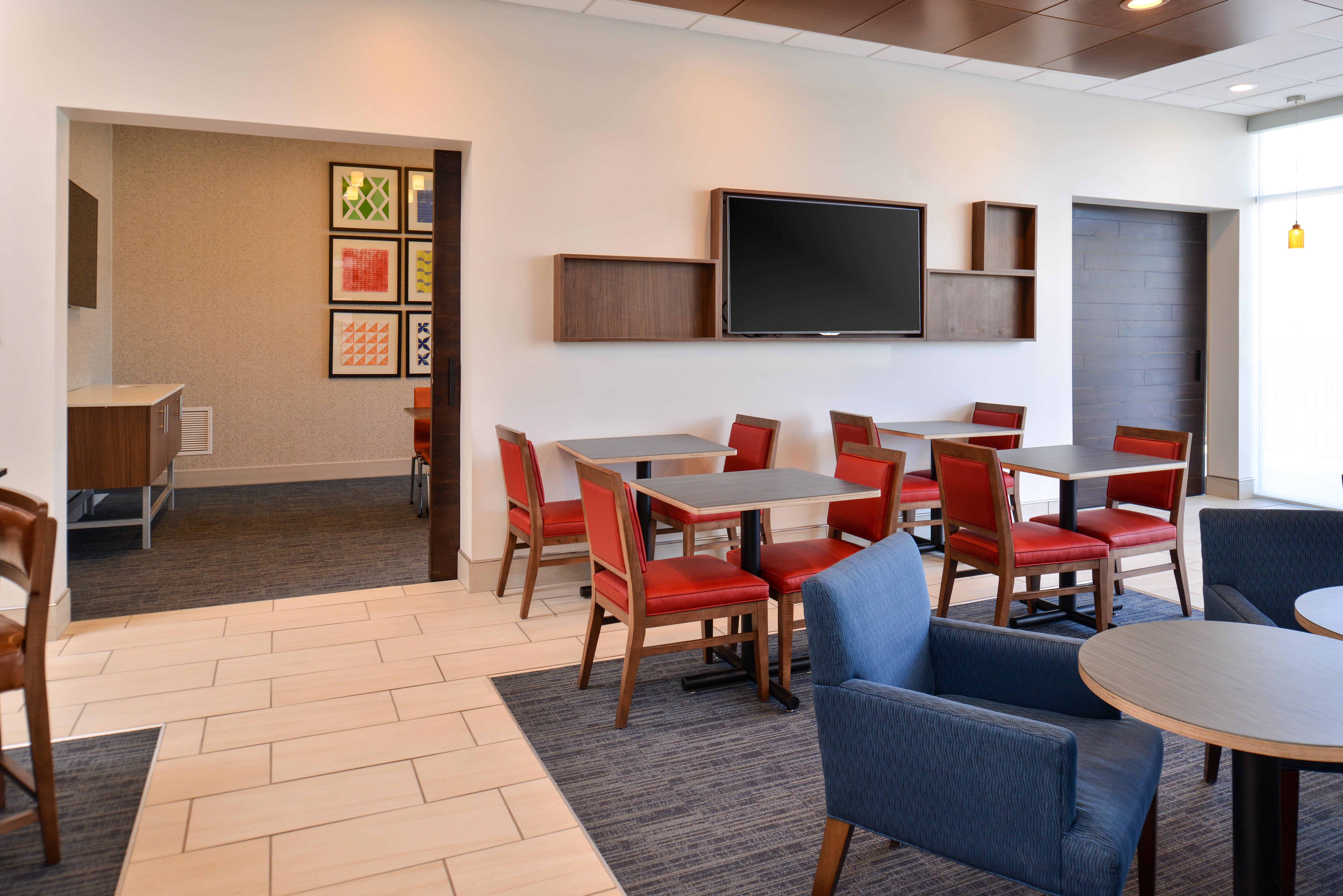 Holiday Inn Express & Suites Farmington Hills - Detroit By Ihg Exterior photo